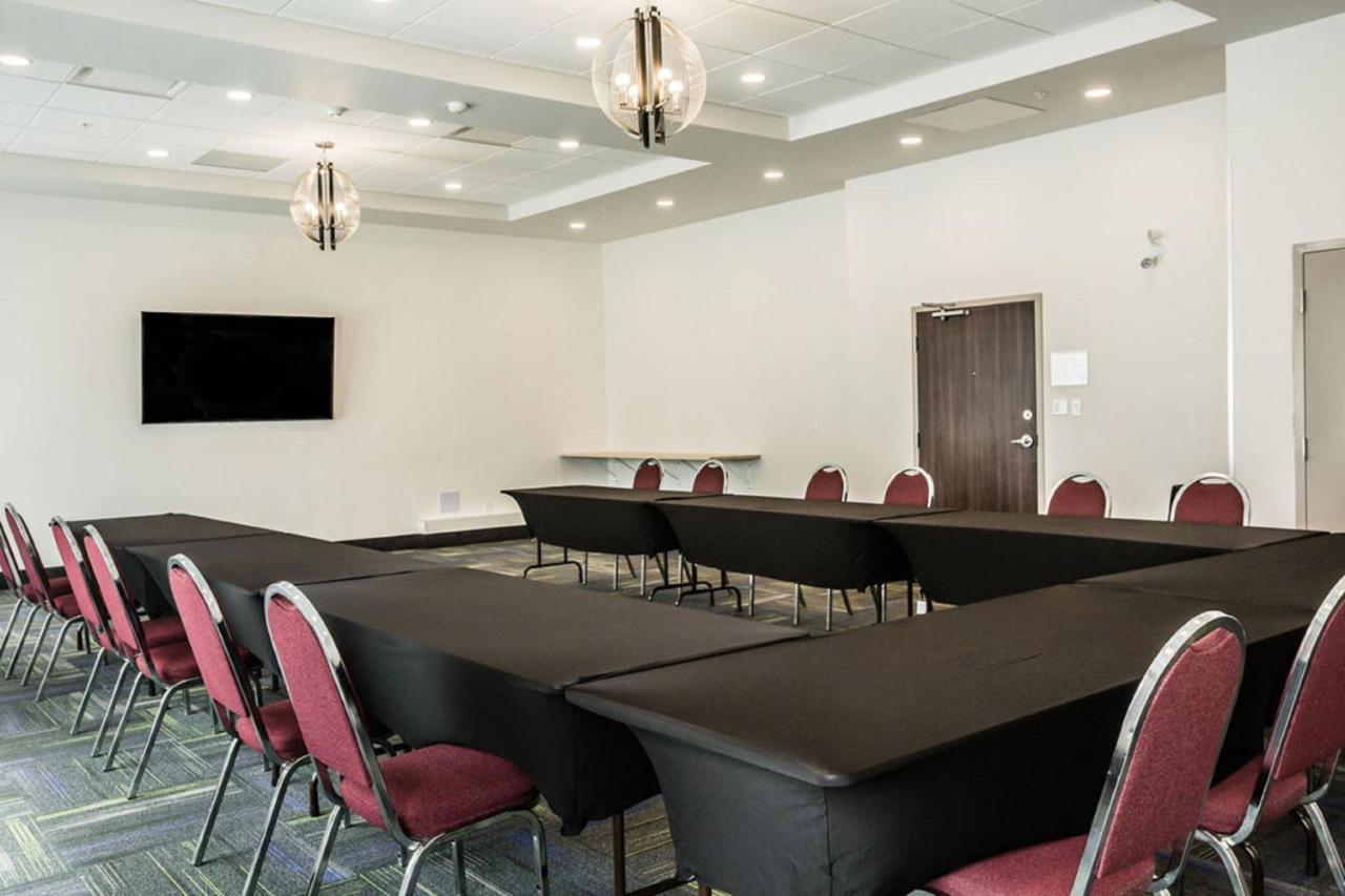 Holiday Inn Express & Suites Edmonton N - St Albert By Ihg Saint Albert Extérieur photo